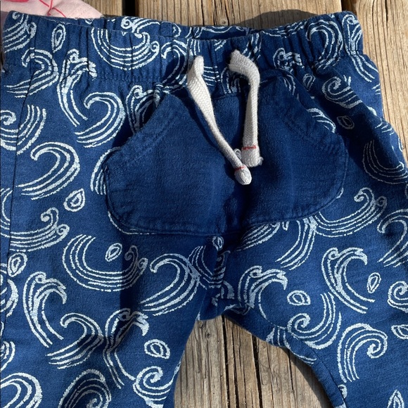 HEMA 6-12M Animal Print Pink Short Sleeve Onesie and Wave Print Navy Joggers - Picture 6 of 11